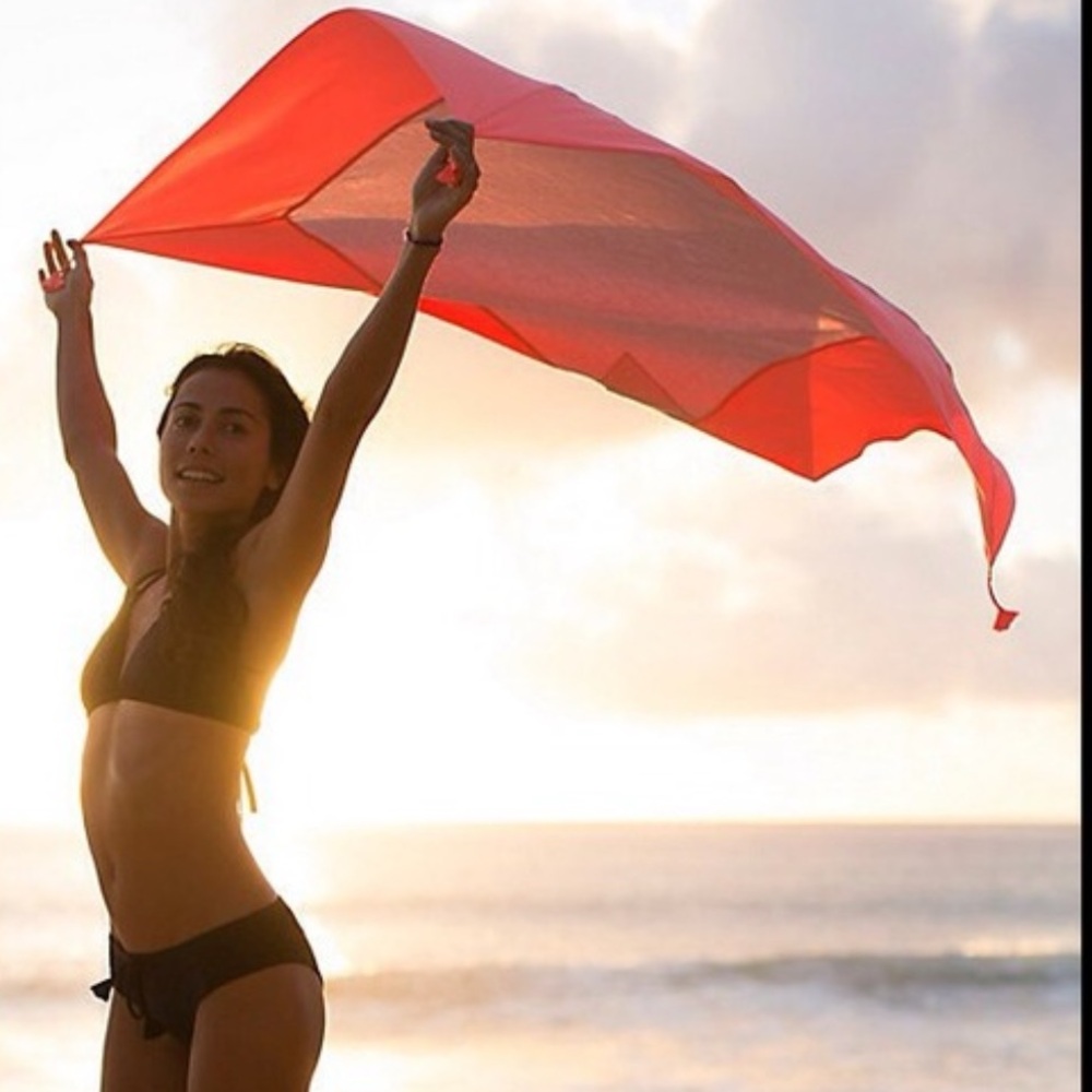 Lululemon Surf's Up Scarf Sarong Coral pink beach with pocket